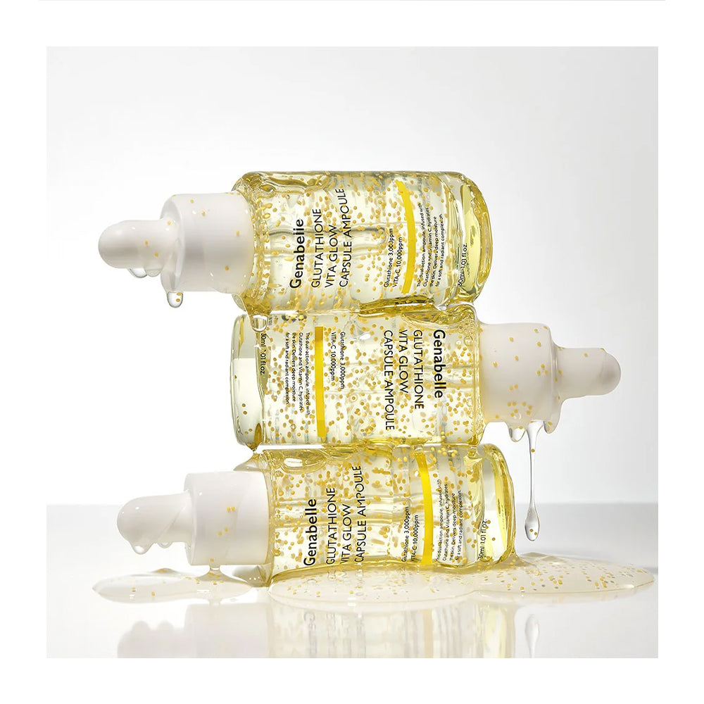 Three stacked glass dropper bottles of Gauderelle Glutineux Masque Visage serum, filled with a golden yellow liquid and decorated with gold flakes, set against a clean white background with a glossy reflection.