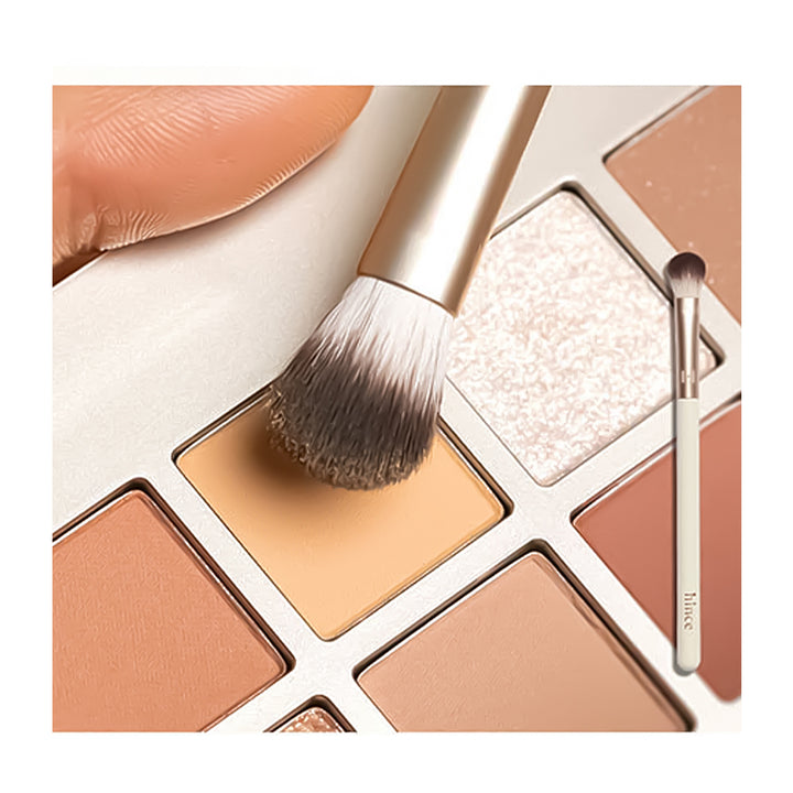 HINCE Eyeshadow Base Brush - Peaches&Creme Shop Korean Skincare Malta