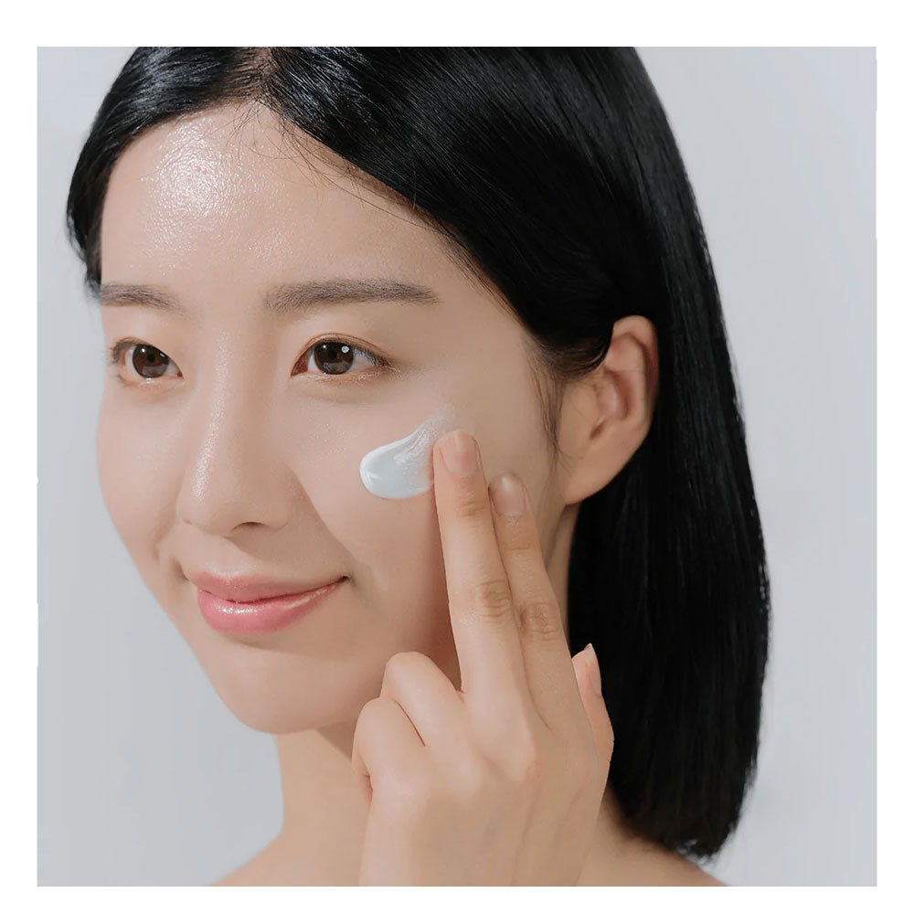 SKIN1004 Madagascar Centella Hyalu-Cica Water-Fit Sun Serum - Peaches&Creme Shop Korean Skincare Malta